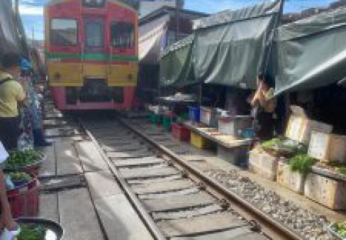 TÊN TRỘM VÀ BÀ LÃO…